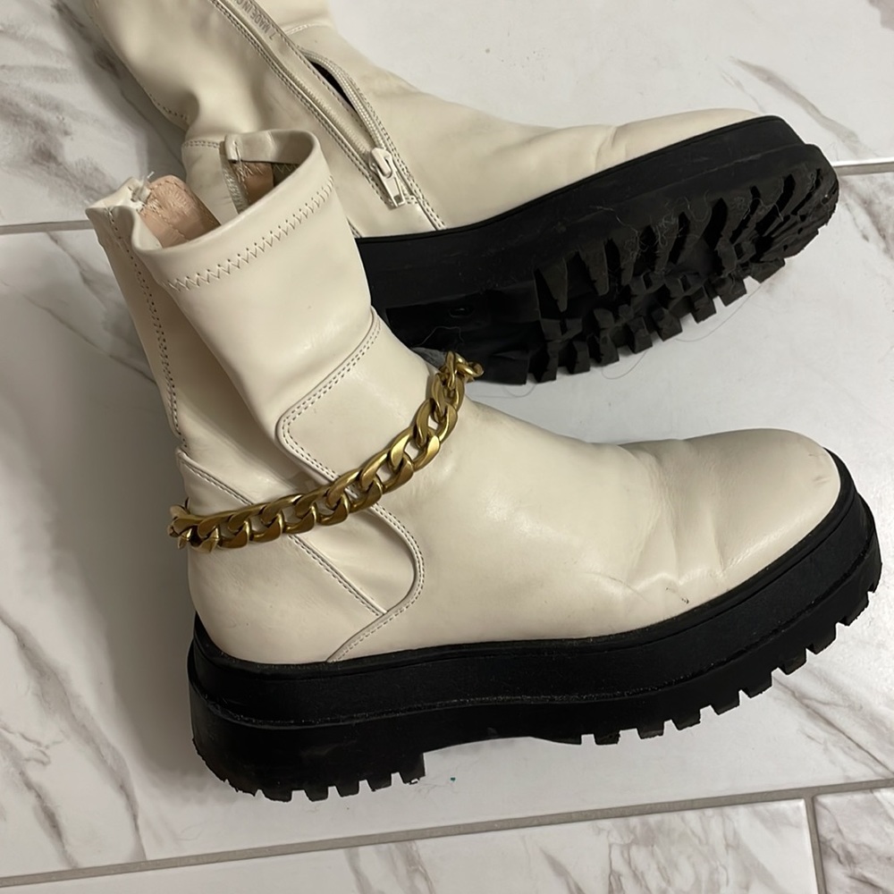 Chunky Cream Boots with Chain